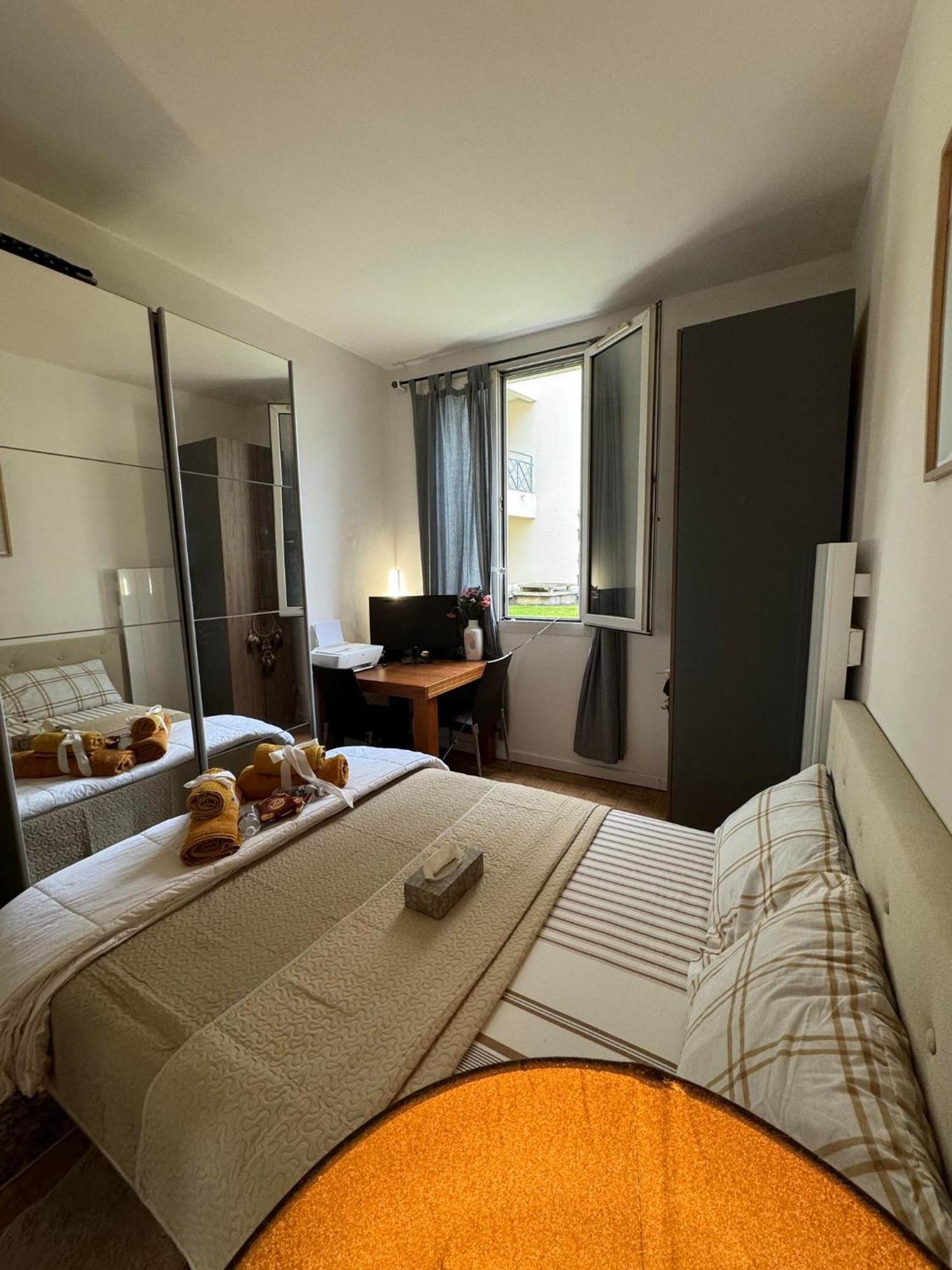 Near Castle Of Versailles Cozy Room With Breakfast And Parking Екстер'єр фото